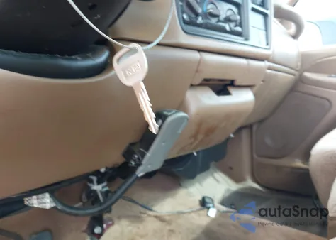 1999 Chevrolet Silverado 1500 Ls z USA, uszkodzony, nr VIN 1GCEC14T8XE116910